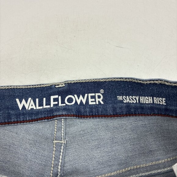 Wallflower Womens Size 9 Sassy High Rise Denim Jean Shorts Cuffed Blue Casual - Picture 3 of 5